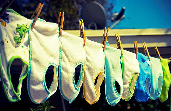 Cách giặt quần áo luôn sạch thơm mát ngay cả trong những ngày mưa